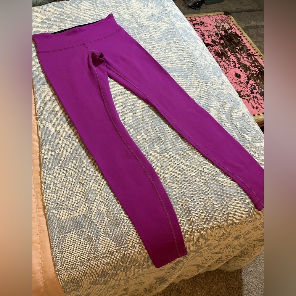 LULULEMON Wunder Under sz 6